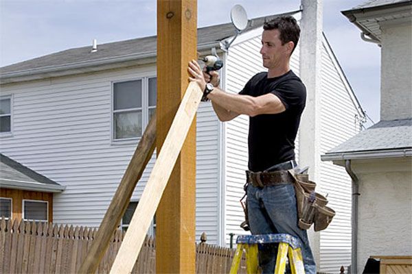 Construcción de una pérgola de madera - postes principales