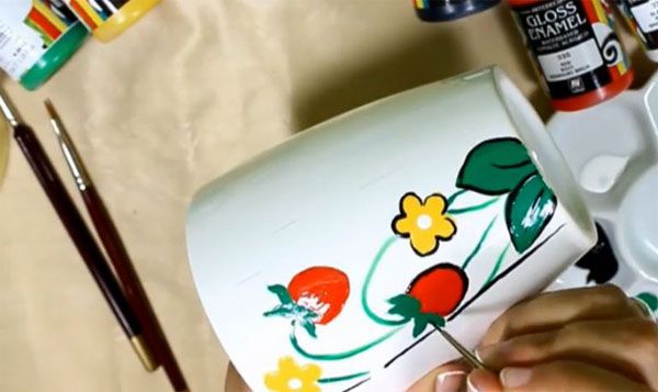 decorar con pintura la porcelana