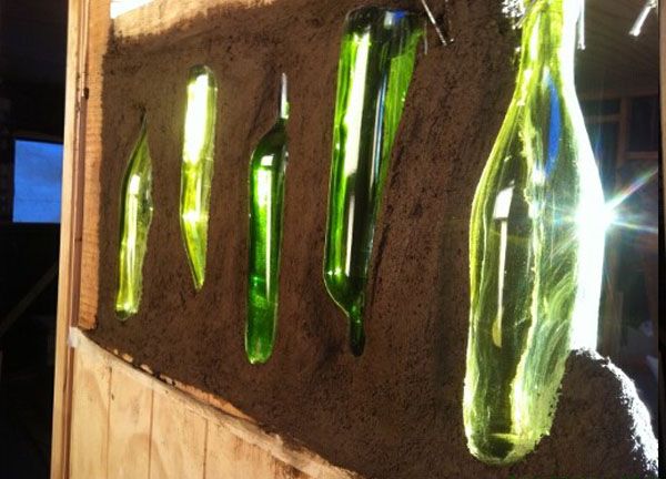 Hacer pared con botellas de cristal recicladas