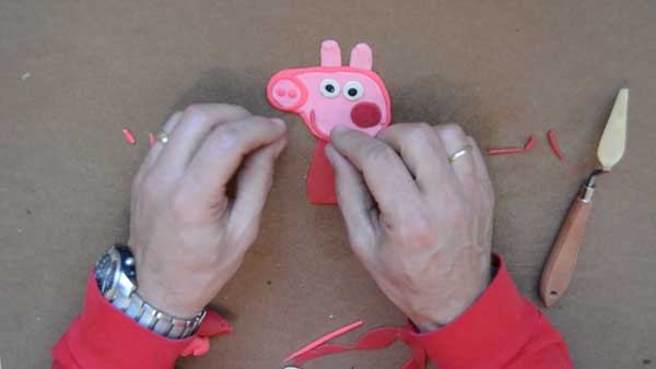 Hacer Peppa Pig con plastilina