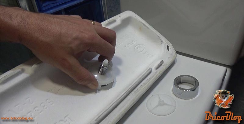 11 nuevo montaje del pulsador para reducir tamaño mecanismo de cisterna wc